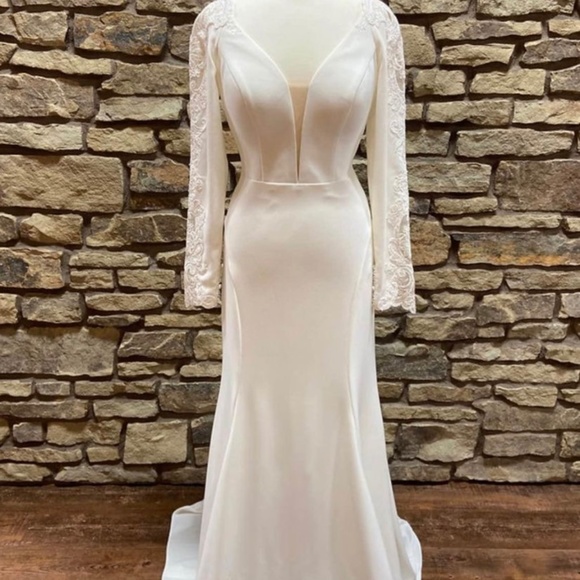 OXFORD STREET WEDDING DRESS SIZE 12 - NOT ALTERED - Picture 4 of 7